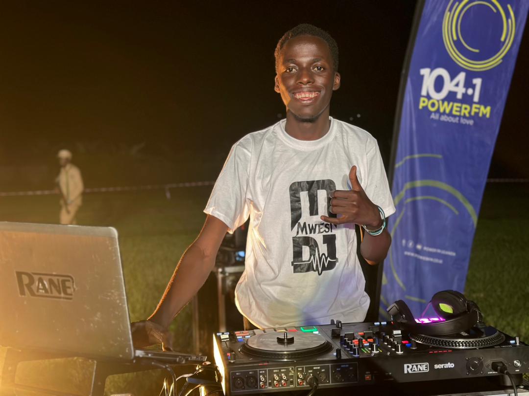 powerfmuganda's tweet photo. You love it! @mwesi_deejay is ready to play that song request๐ถ just for you!๐ซถ
#BlockPartyUg #AllAboutLove https://t.co/Tkq9VHauCU