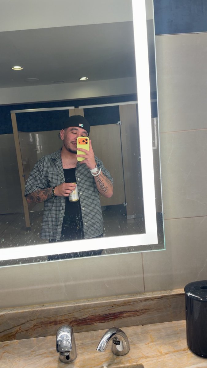 Dldanny805's tweet photo. Vegas:1
Me:0 

Where the fine papas at 😈 https://t.co/4aJcScXBse