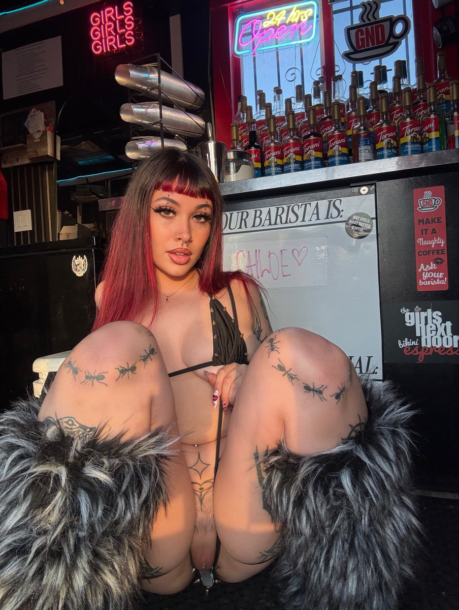 baristachlo's tweet photo. Waiting for you to put the tip in like: https://t.co/0T4PfXmWEz