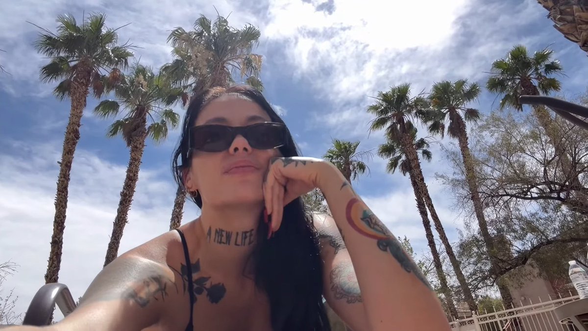 bubuisnotdead's tweet photo. um pouquinho do vídeo novo da Renata Celi 🖤 https://t.co/5jMZe29iv9