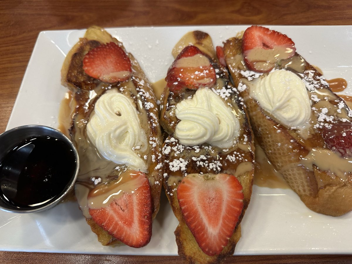 StopDropBox's tweet photo. Stuffed Strawberry French Toast
Strawberry Cream Cheese, Dulce De Leche, Infused Espresso Vanilla Cream, Straberries And Cinnamon Sugar https://t.co/f0m7jGKIhO
