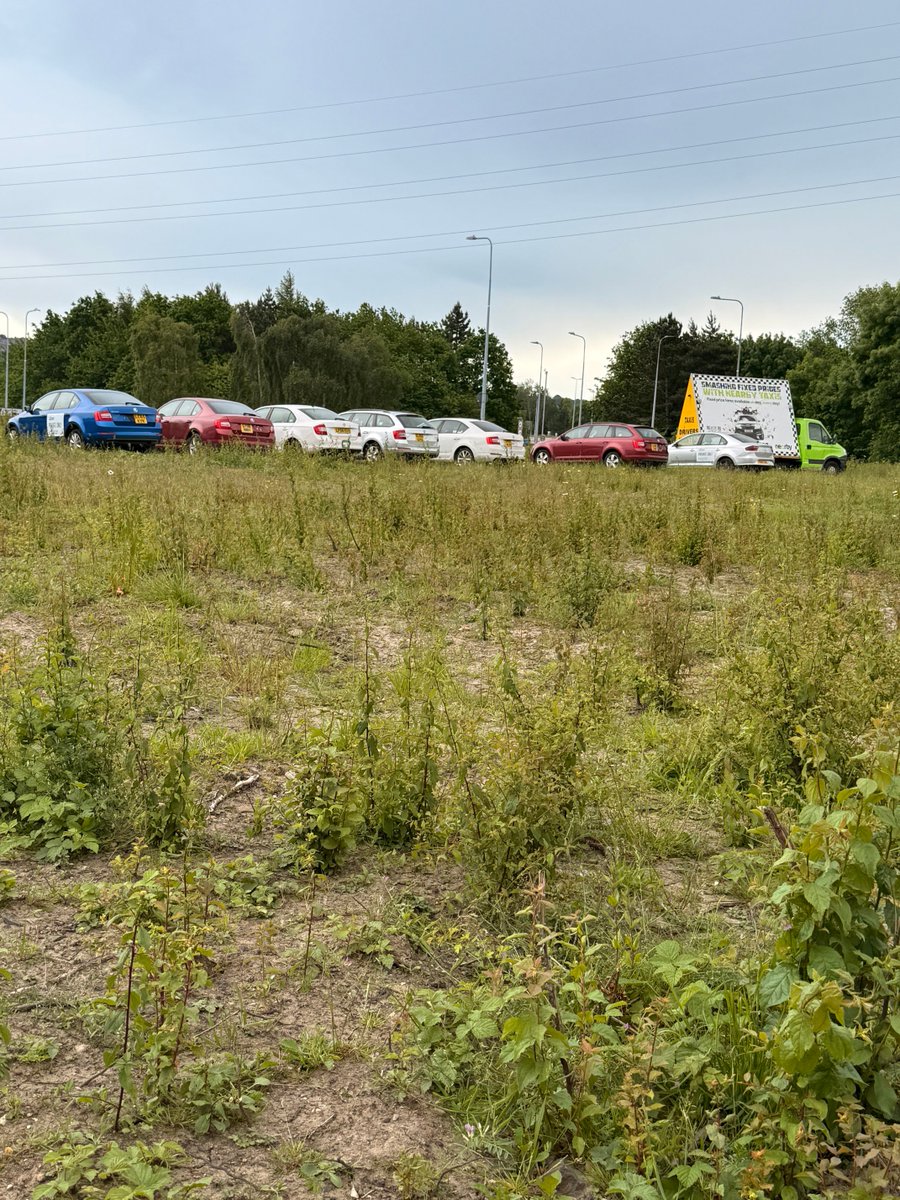 Gregess76's tweet photo. Taxis ready to go to. Crazy https://t.co/SwTLHtAQF9