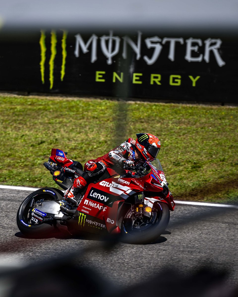 ducaticorse's tweet photo. Tomorrow, we go again ⚔️
➡️🇮🇹 #ItalianGP 

#ForzaDucati #DucatiLenovoTeam https://t.co/1NwoWfAyrl
