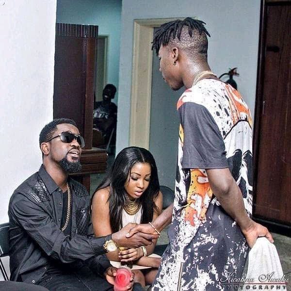 PepChilling's tweet photo. @stonebwoy Your masters u dey talk to like that eeeii efo respect oooo https://t.co/6sQaEPFgp5
