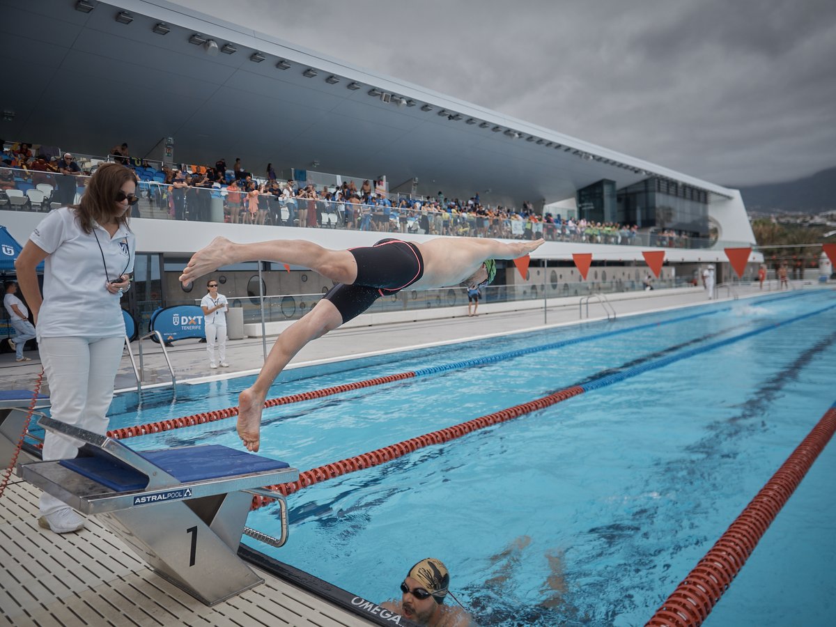 DXTenerife's tweet photo. 📸 Segunda jornada del Campeonato Regional Open Máster de Verano #natación en el Centro de Deportes Acuáticos de Tenerife #CDAT en el que se han dado cita 400 nadadores y nadadoras de 26 clubes https://t.co/LFbw7Nu0yA