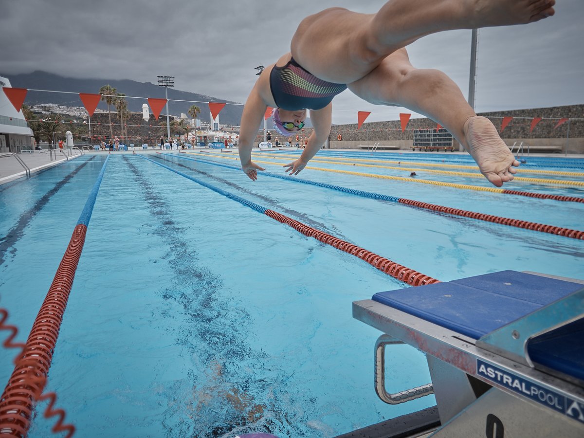 DXTenerife's tweet photo. 📸 Segunda jornada del Campeonato Regional Open Máster de Verano #natación en el Centro de Deportes Acuáticos de Tenerife #CDAT en el que se han dado cita 400 nadadores y nadadoras de 26 clubes https://t.co/LFbw7Nu0yA