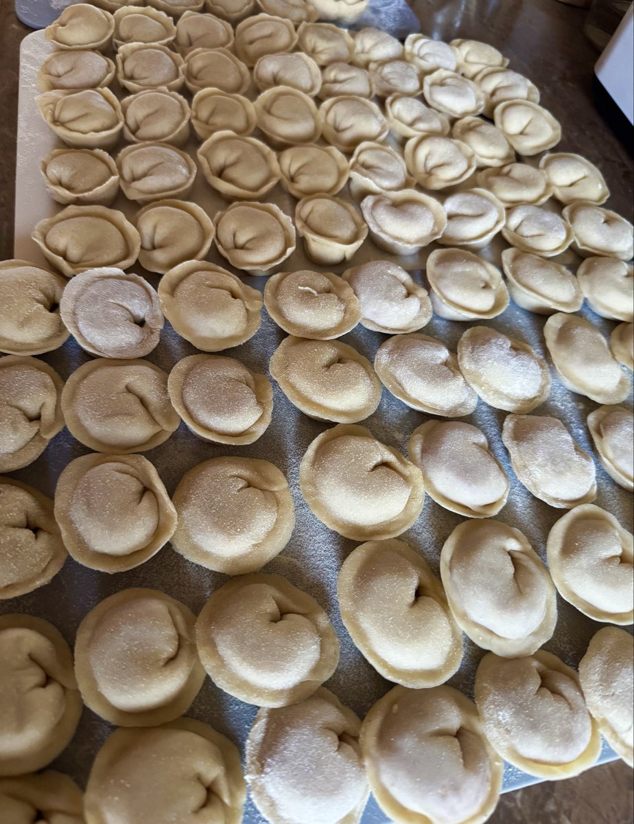 PandaWell08's tweet photo. Handmade dumplings (pelmeny) 🥟 with chicken–pork filling. @Valens_pwr rolled out the dough, and I shaped them 🫰

#MyHusbandIsAChef #Pelmeny #NakedKitchen https://t.co/6MnejSD13j