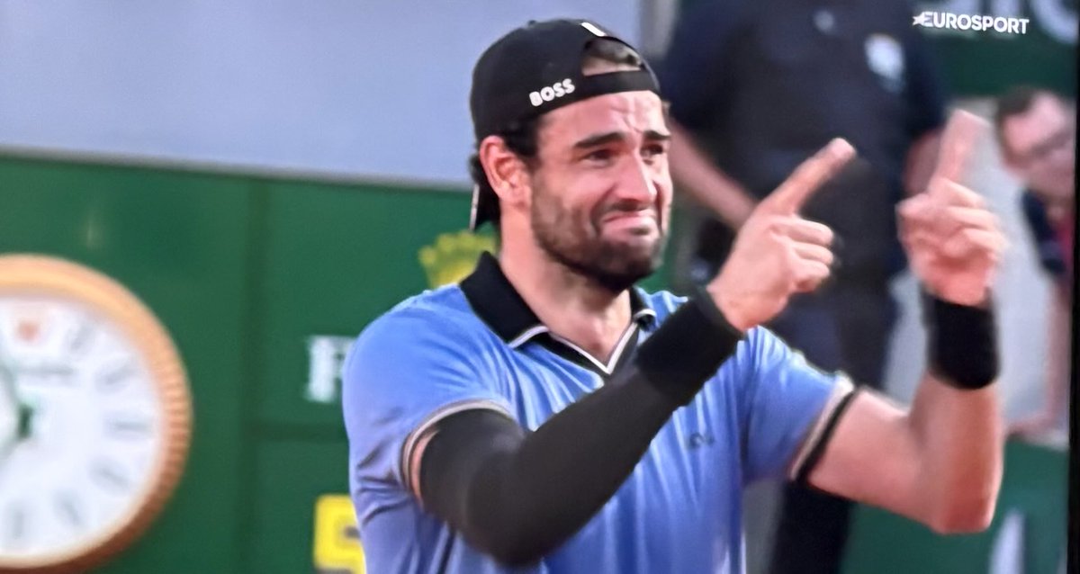 DrApocalypse's tweet photo. Distrutto, incredulo, in lacrime, fregno.
Gigantesco #Berrettini https://t.co/utmbpa76iA