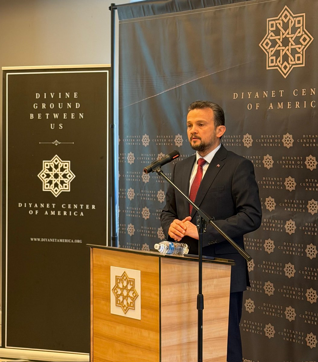 ulusalajans's tweet photo. Başkanımız İlker Astarcı, Lanham, Maryland’de Türkiye Ulusal Ajansı, Amerika Diyanet Merkezi ve Lokman Hekim Üniversitesi iş birliğiyle düzenlenen “Education and Research Opportunities in Türkiye” isimli etkinlikte konuşma gerçekleştirdi. 

Etkinlik kapsamında katılımcılarla bir araya gelen Başkanımız, Ajansımızın yürüttüğü çalışmalar, Erasmus+ ve Avrupa Dayanışma Programı ile ilgili fırsatlar ve yükseköğretim kurumlarımızın uluslararasılaşma çalışmaları hakkında bilgi verdi. 

@ilkerastarci @DiyanetAmerica @lokmanhekimuni #StudyinTürkiye