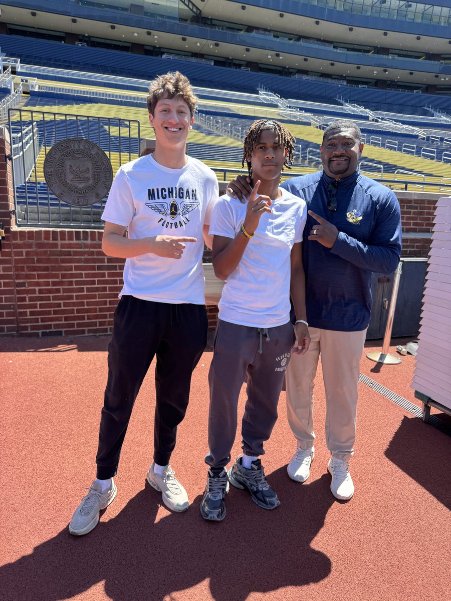 wr2_papi's tweet photo. Camp Season has officially begun! I appreciate the invite to visit the #BIGHOUSE it was truly an experience! @19Bellamy @coachupton43 @NCEC_Recruiting @UMichFootball https://t.co/4jhOL8b4LF