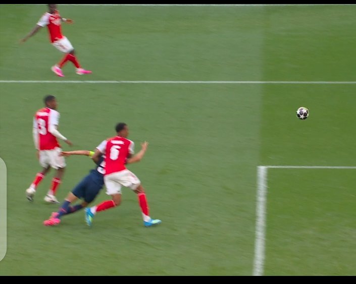 OnuArizona's tweet photo. Why is everything in favor of Arsenal 
Is this what football as turn into 🤦🤦🤦 https://t.co/8PgmChp1q7