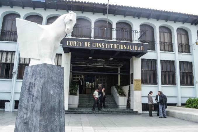 vcaballeros's tweet photo. Es hora de que los guatemaltecos nos expresamos en las calles ante los abusos de algunos de los Magistrados de la Corte de Constitucionalidad. Es inaudito que sus decisiones sean sesgadas, apegadas a intereses particulares y sin apego a la ley. https://t.co/42kuEwWOUp