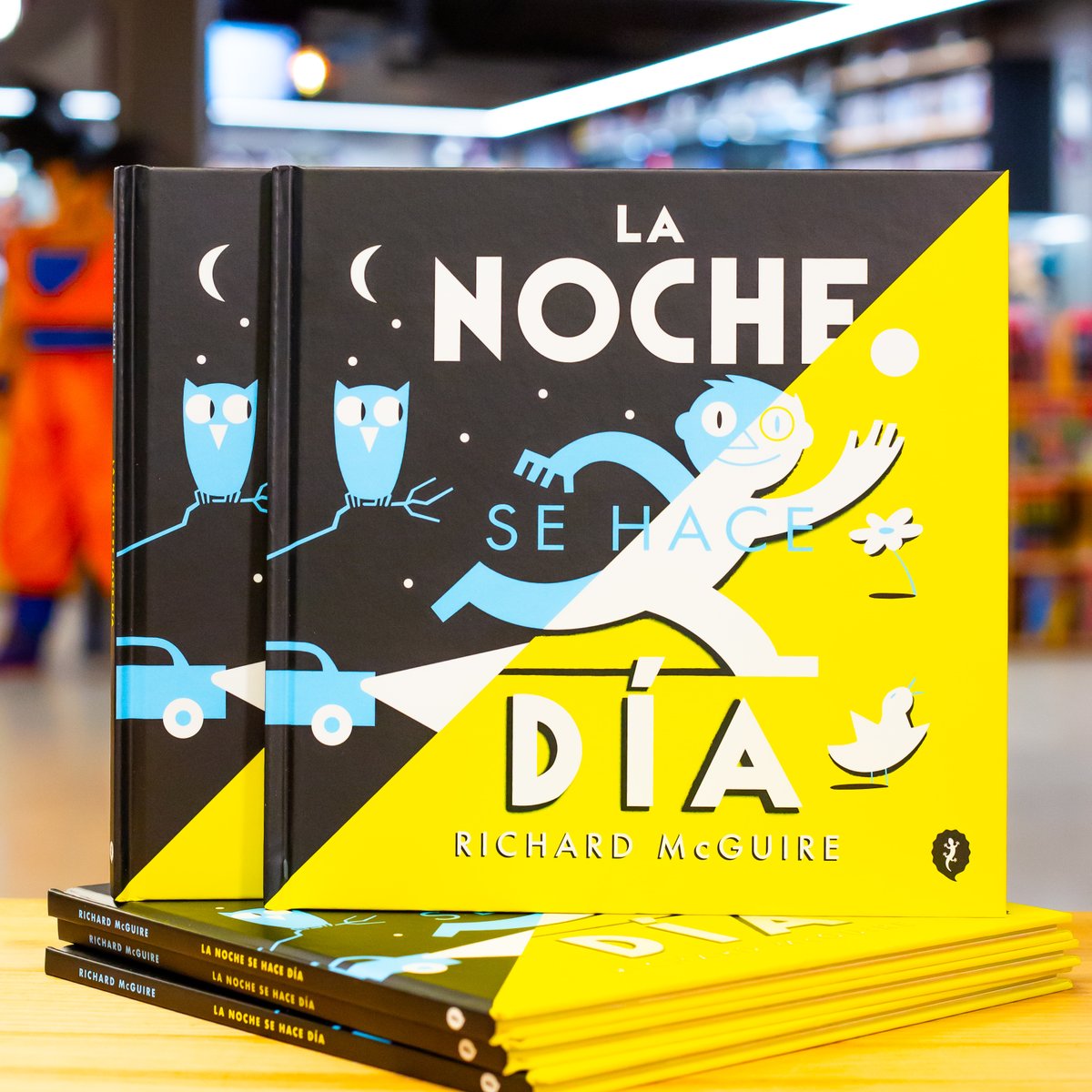TomosyGrapas's tweet photo. 🔥 NOVEDADES 🔥

Desde @SalamandraGraph nos llega LA NOCHE SE HACE DIA ☀️ El aclamado Richard McGuire se lanza al comic infantil con esta historia que nos habla sobre el cambio 📚

Échale un ojo en la web! 👇👇👇
https://t.co/sS2uc8UxXM https://t.co/lB5xDVD0l2