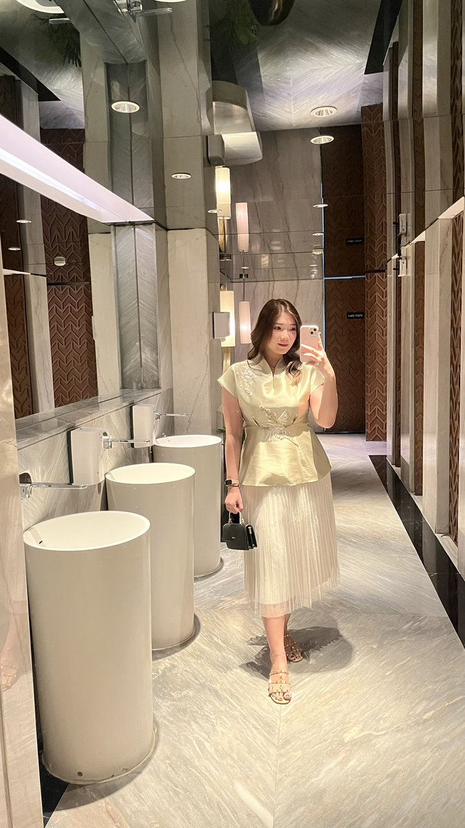 txchrsty's tweet photo. Wedding attendees era https://t.co/bLs5jzx5Kq