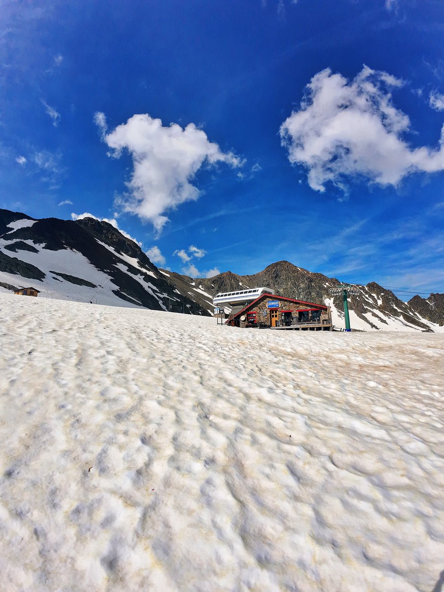 Adri41548285's tweet photo. La de neu que ha caigut aquest any al Pirineu, perque despres de tota la calor que ha fet, encara es pugi esquiar⛷️💯
Esquiada molt decent a Ordino Arcalis un 30 de Maig!🤯
@alexmegapc @MeteoElpito @fansdeneu https://t.co/h0n3mwL4GU