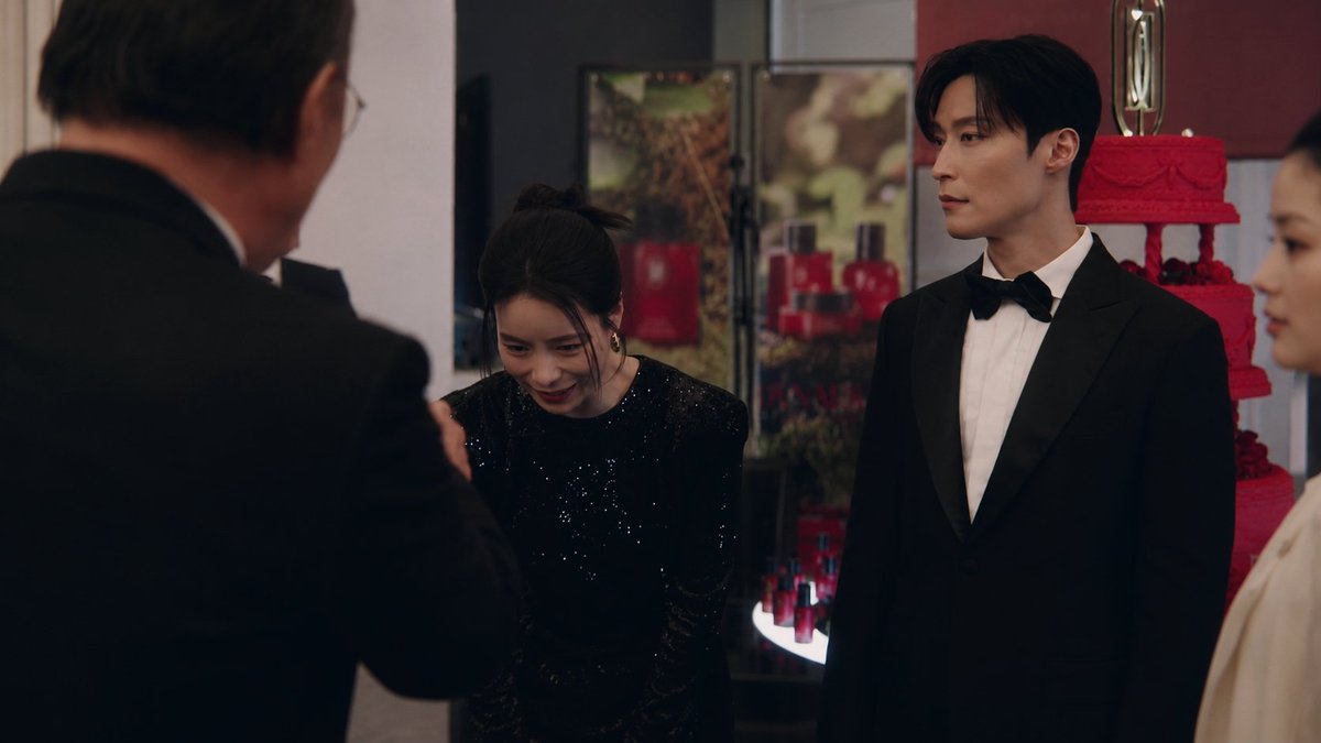 1R_luvU's tweet photo. #MyRoyalNemesis 🖤✨️ https://t.co/ziZBKBSUvF