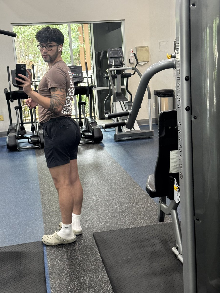 B 🍑 tweet media