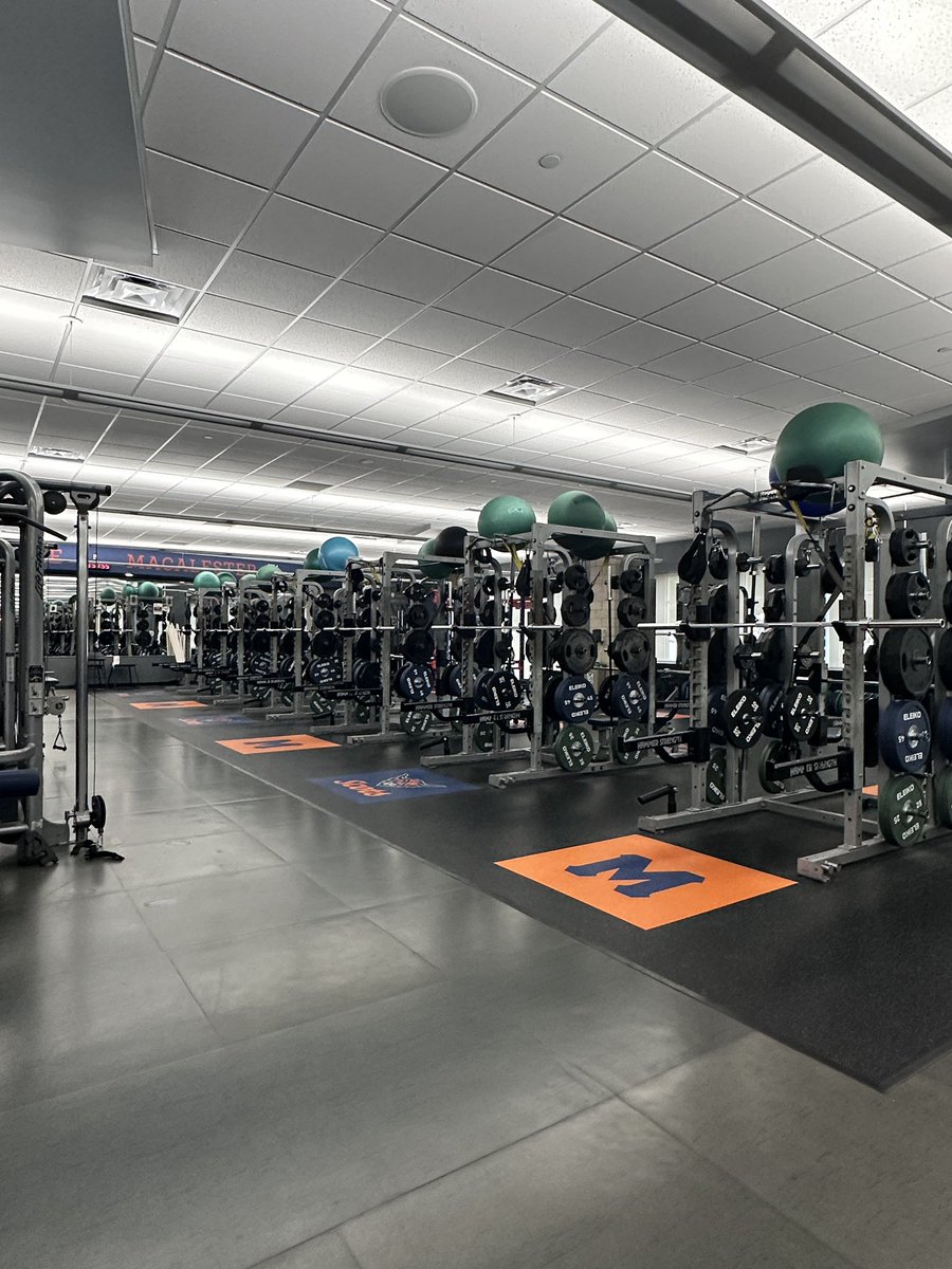 michaelf_48's tweet photo. Thank you @Phil_Nicolaides and @MacalesterFB for having me out for a great visit today! #oneblood
@ThsWarriorfball https://t.co/mcbkdtzzMq