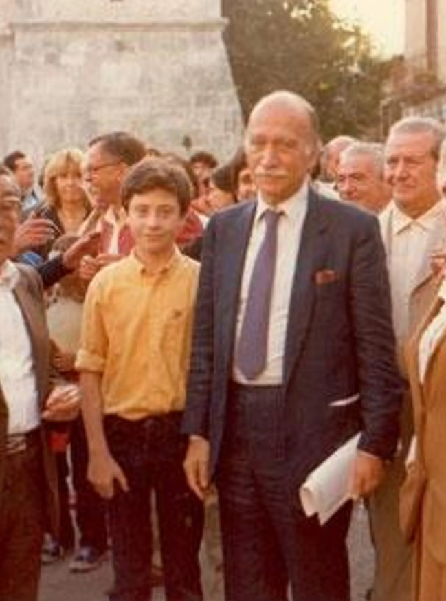 Frenkie_Woody's tweet photo. Indovina il ragazzino misterioso…chi è 👇 https://t.co/mwP1wYdvNc