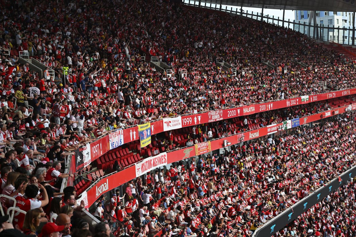 IDGoonerscom's tweet photo. Meanwhile nobar di Emirates: https://t.co/mpvuBcYcZl