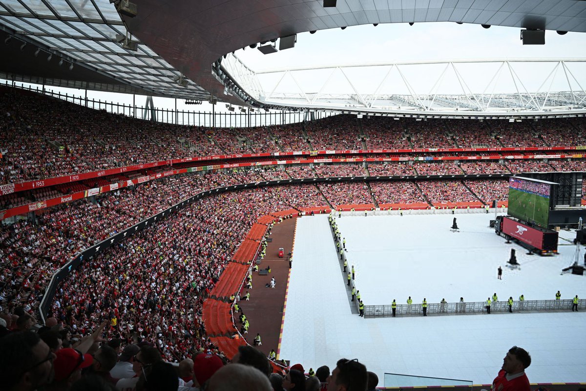 IDGoonerscom's tweet photo. Meanwhile nobar di Emirates: https://t.co/mpvuBcYcZl