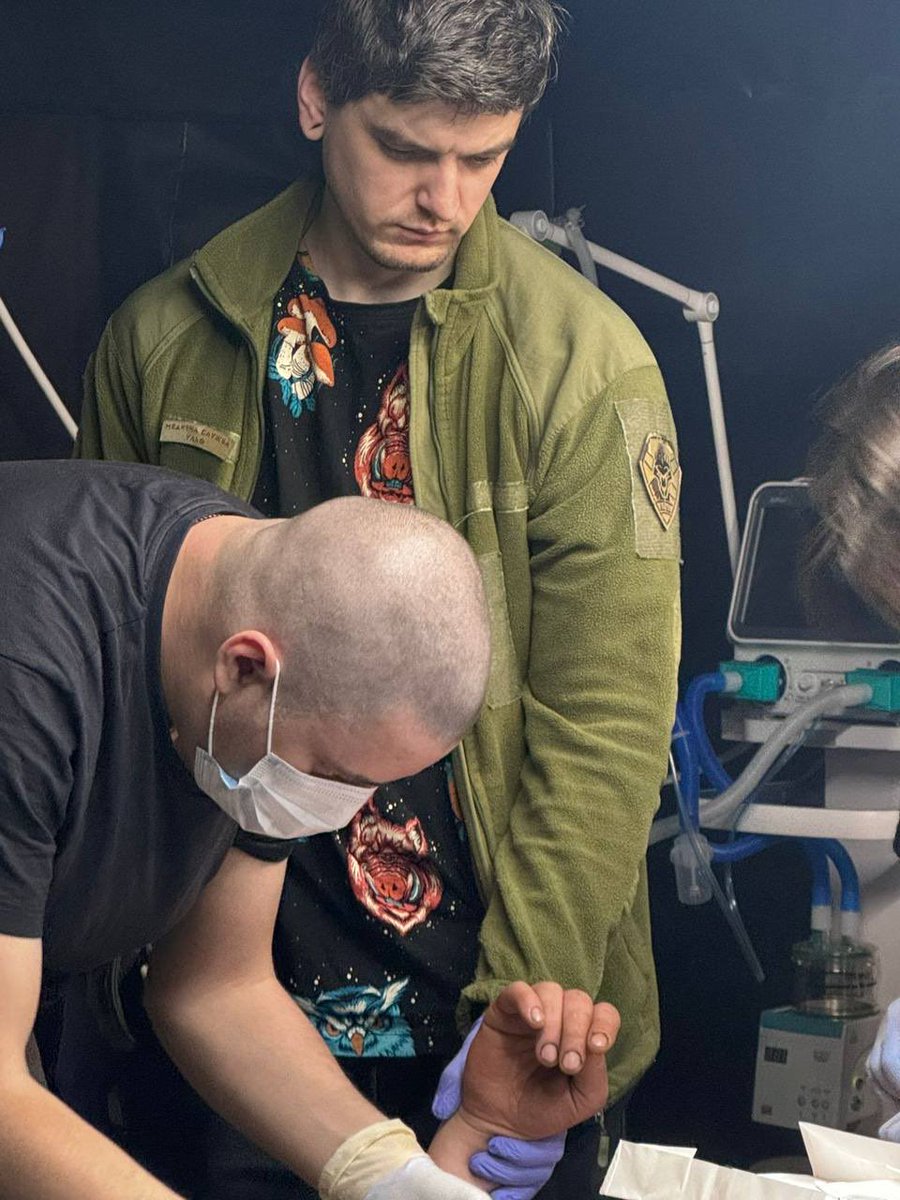 Tylerruto's tweet photo. Поки я потужно тримаю руку пораненому, скиньте будь ласка, трішки грошей для медичної служби “Ульф».

https://t.co/VGbVRqBSWu https://t.co/267cN3WaJN
