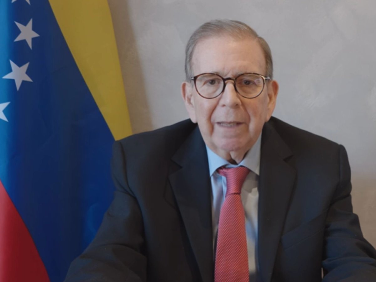 RunRunesWeb's tweet photo. Edmundo González: "Es momento de construir las condiciones para unas elecciones presidenciales" https://t.co/y2M8pmj9nu https://t.co/MXxZgcrK6Y