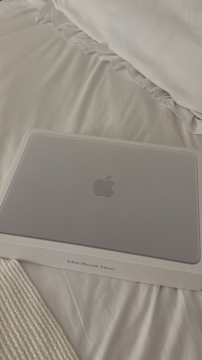 2nvuc's tweet photo. Macbook Neo2026💻🩶🦢. https://t.co/Mk214jnhm3