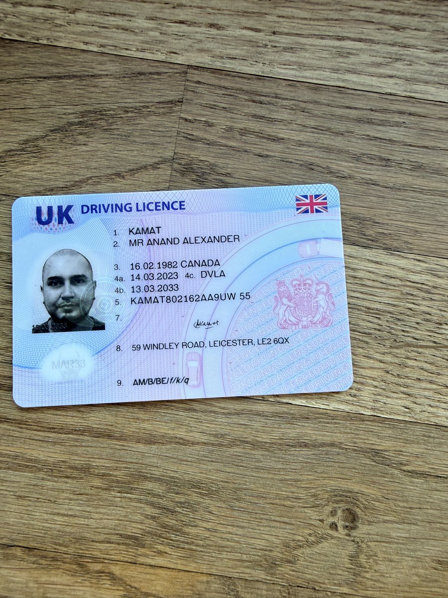 TGwFulton10's tweet photo. Found this chaps wallet at emirates, do your thing people let’s get it back to him @DarrenArsenal1 @_danny_gates @AST_arsenal @10akhil https://t.co/U8ciDehakS