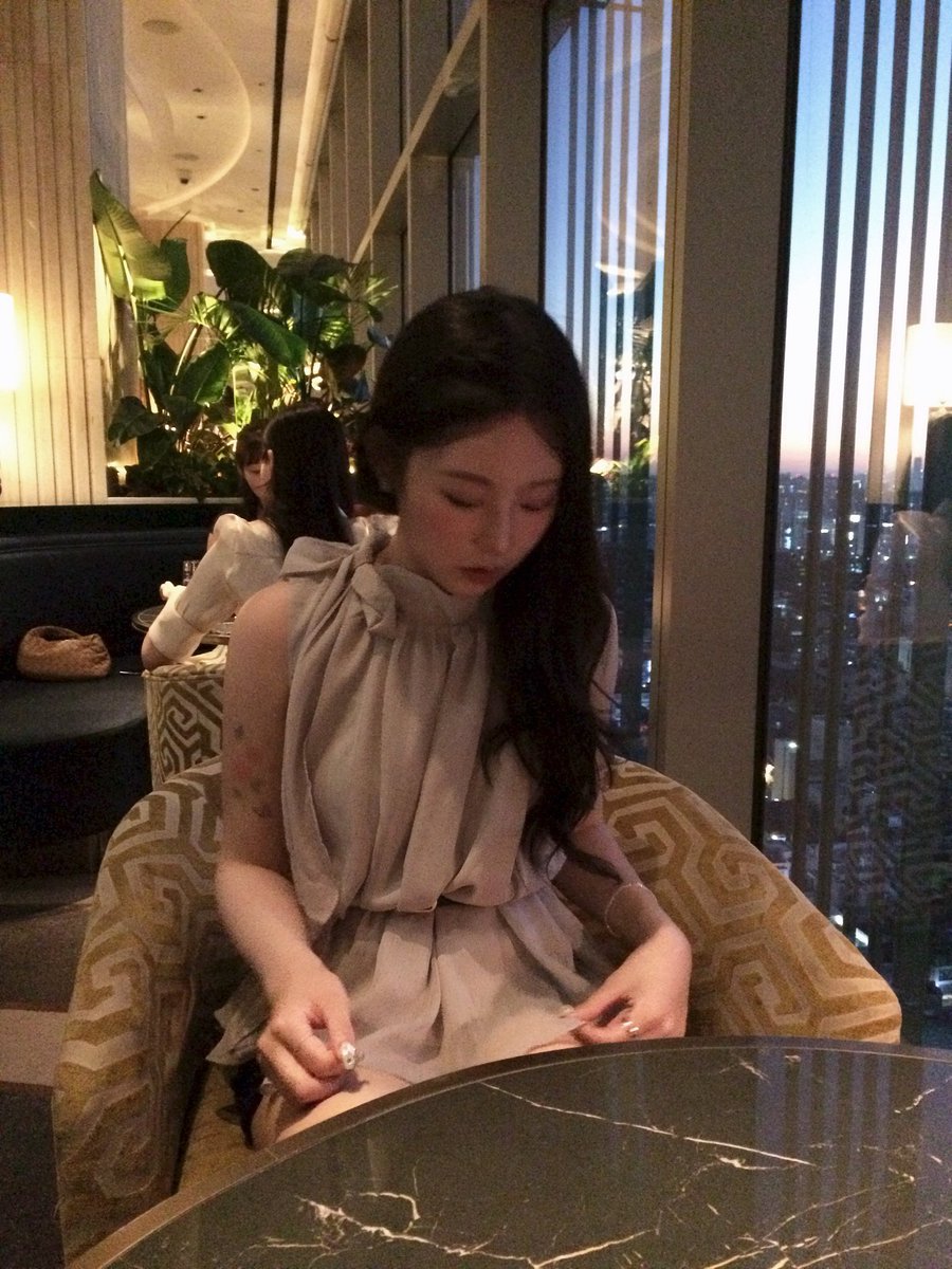 r_e__m____82's tweet photo. 생일이었다.. https://t.co/APDtBR6yFf