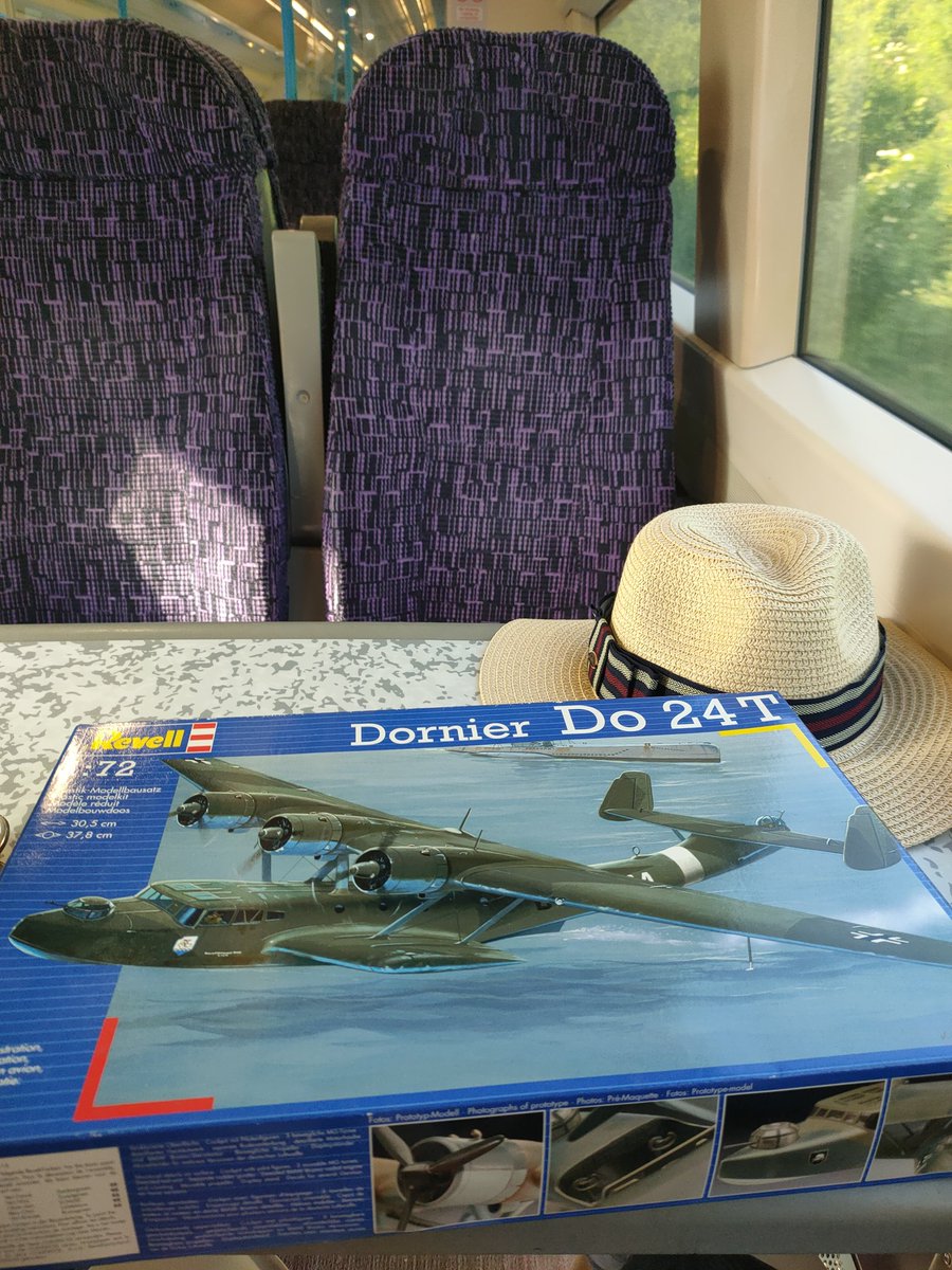 kilo_delta_papa's tweet photo. There I was, minding my own business, all i wanted was to spend a quiet day by the sea, when this happened... #factorysealed #seaside #souvenir #justforfunscalemodels https://t.co/qjaOTx0F7N