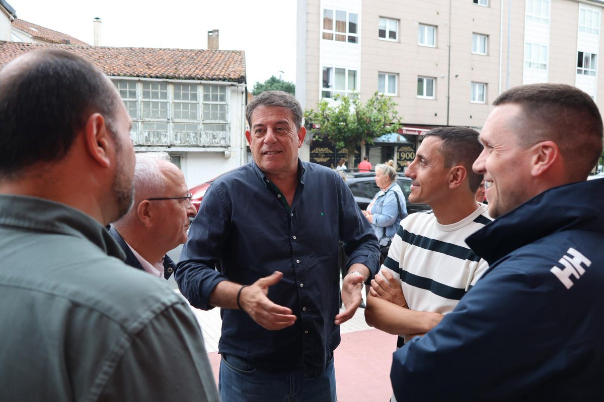 psoeacoruna's tweet photo. 📍 O socialismo de Oroso estrea nova sede.

A inauguración contou coa participación do secretario xeral do PSdeG, José Ramón Gómez Besteiro; do deputado do Parlamento de Galicia, Aitor Bouza; e do secretario xeral provincial do PSdeG-PSOE da Coruña, Bernardo Fernández Piñeiro. https://t.co/m4YNUXGVxi