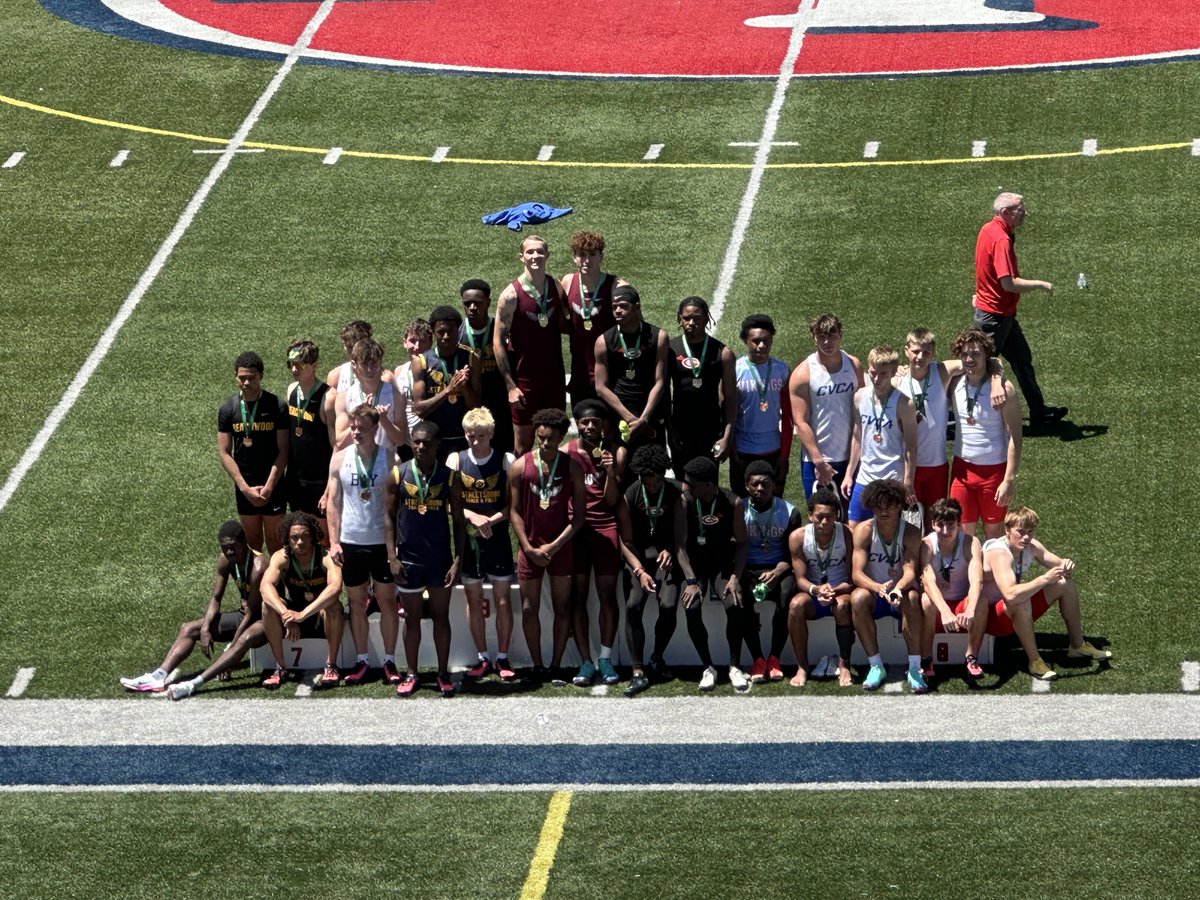 VASJ_TF's tweet photo. Congratulations to our boys 4x200 for punching their ticket to the OHSAA DIV State Championship Meet!!! William Blue, Dash Snype, Ardell Chatman and Braylon Boyd. https://t.co/x2bsEi3DkG