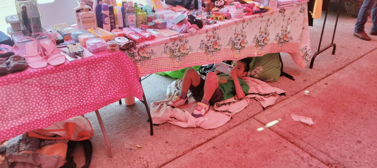 RaquelFabianC's tweet photo. Apoyen con donaciones de ropa, zapatos, mochilas, etc, que tengan  en buen estado para seguir financiando los viajes a los tratamientos de Aegon. Los queremos MUCHO MUCHO ✨✨ https://t.co/972UI917Sy