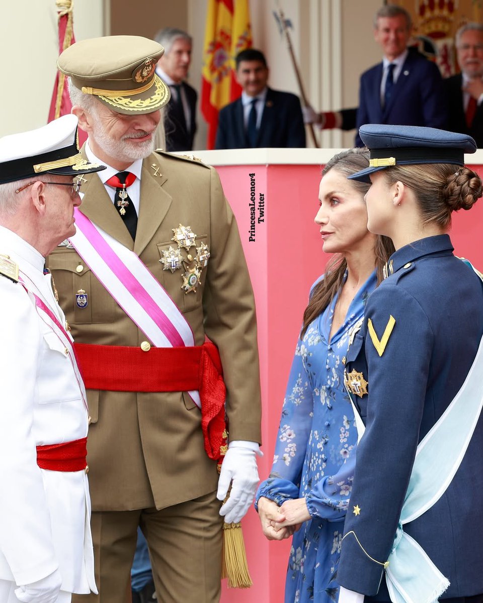 PrincesaLeonor4's tweet photo. El orgullo y admiración con el que el Rey Felipe mira a su hija, la Princesa Leonor 💙
#PrincesaLeonor #PrincessLeonor https://t.co/NSfiGCAroN