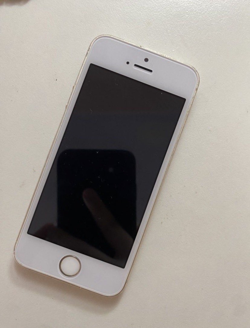 innahgnen's tweet photo. WTS IPHONE 5S 
32GB || BH 100%
WIFI ONLY INTER (ga bisa login icloud) 
KAMERA MASIH BAGUS BANGET 
GREAT FOR DIGICAM 

IDR 400, boleh nego TIPISS 
#zonauang https://t.co/kWVyyx5rb2