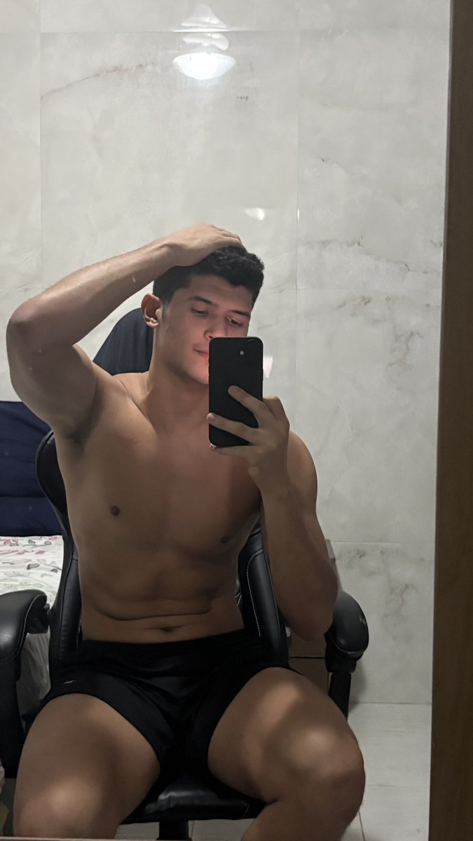_joelnetoo's tweet photo. Depois da academia https://t.co/a0S1nm0ct7