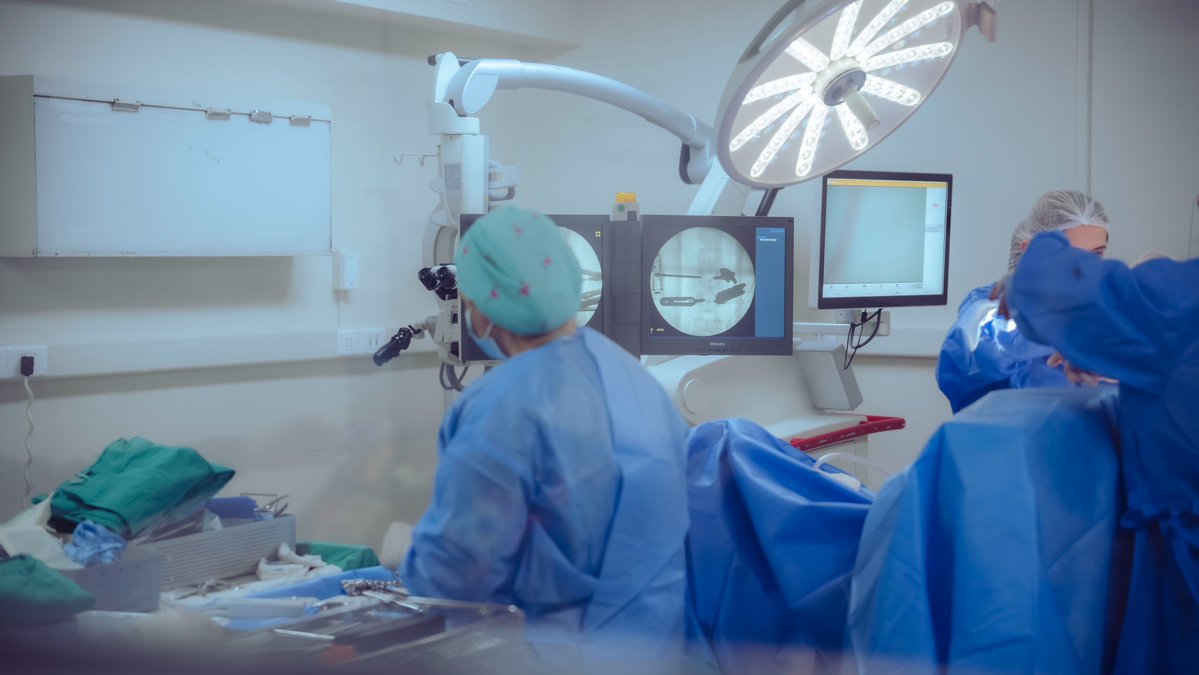 hcsba's tweet photo. Megaoperativo de fin de semana permite atender a más de 500 usuarios del HCSBA 🙌

Con el objetivo de dar cobertura a las necesidades de atención de pacientes oncológicos, GES y pertenecientes al percentil 75 en distintas especialidades, el HCSBA abrió este fin de semana. https://t.co/XQxEAN5DtM