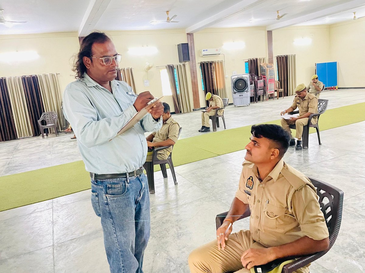 co10pacup's tweet photo. मुख्य अतिथि महोदया द्वारा पीएसी मध्य जोन के सभी खिलाड़ियों से परिचय प्राप्त करने के उपरांत अपने सम्बोधन में प्रतियोगिता में सम्मिलित होने वाली सभी टीमों के टीम मैंनेजर, खिलाड़ियों को उत्कृष्ट खेल का प्रदर्शन करने के लिए सभी का उत्साहवर्धन किया गया।
@Dgpacup @Uppolice @igpacclkw https://t.co/jMc1UqgNNg
