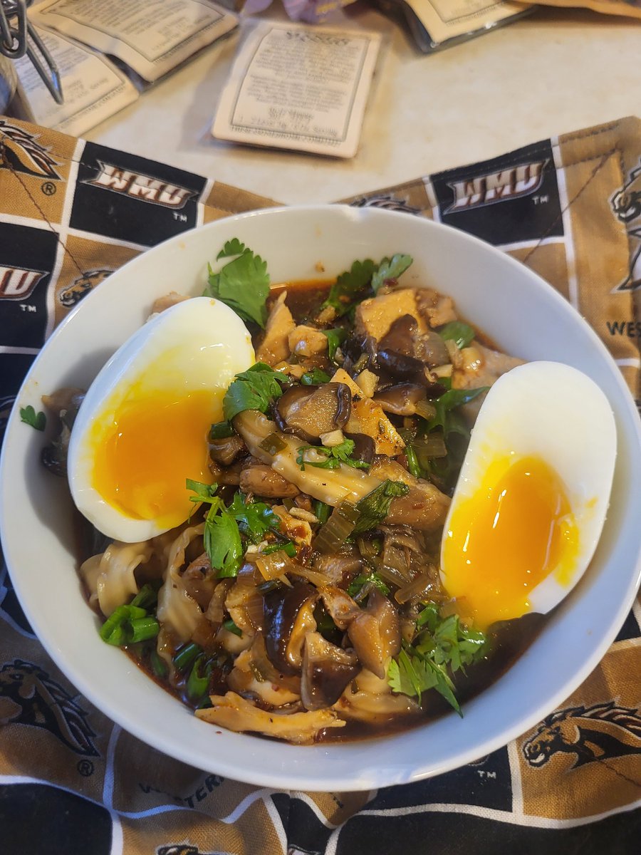 Disciple666LV's tweet photo. Time to self brag a bit. DAMN I'm good in the kitchen. This is fire!!! 🔥🔥🔥 https://t.co/lPQtGL4TgG