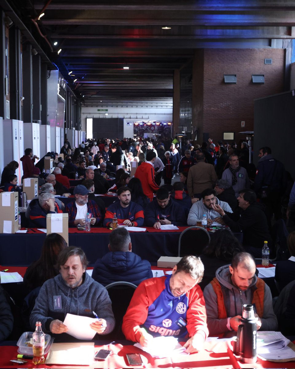 SanLorenzo's tweet photo. ELECCIONES 2026

Se sigue desarrollando el acto electoral en la Platea Norte del Pedro Bidegain. Ya votaron 6.700 socios y socias.

Recordá que tenés tiempo de emitir tu sufragio hasta las 18 horas.

🔍 Consultá el Padrón Electoral ingresando en https://t.co/WnfZbzvh2r

Ingresos, estacionamientos habilitados sin cargo y toda la info sobre las elecciones en ➡️ https://t.co/a3TZly48zR