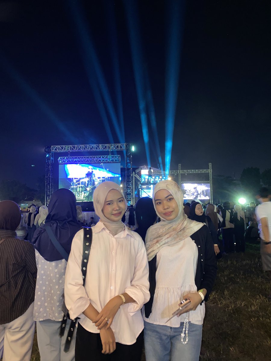 anisa tweet media