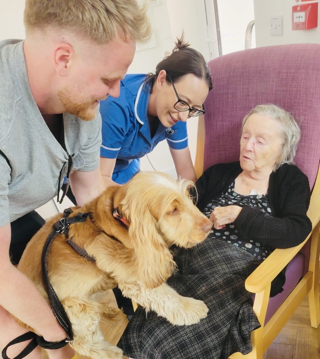 Digby_Manor's tweet photo. Pet therapy: Pat’s grandson his dog, Archer visited Digby Manor. Jean took a liking to Archer 🐶💙🌟 https://t.co/VxmJl4uxUR