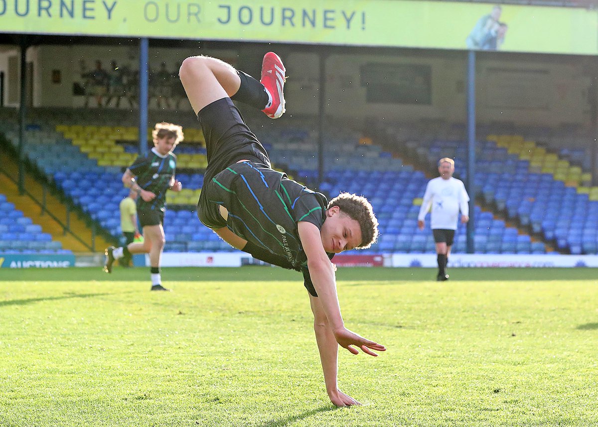 RunFreeOfficial's tweet photo. It's been a brilliant few weeks for us here at Run Free. We were lucky enough to play at Roots Hall again, facing our friends at @SouthendAirport in a brilliant match https://t.co/dRErGmoAqp