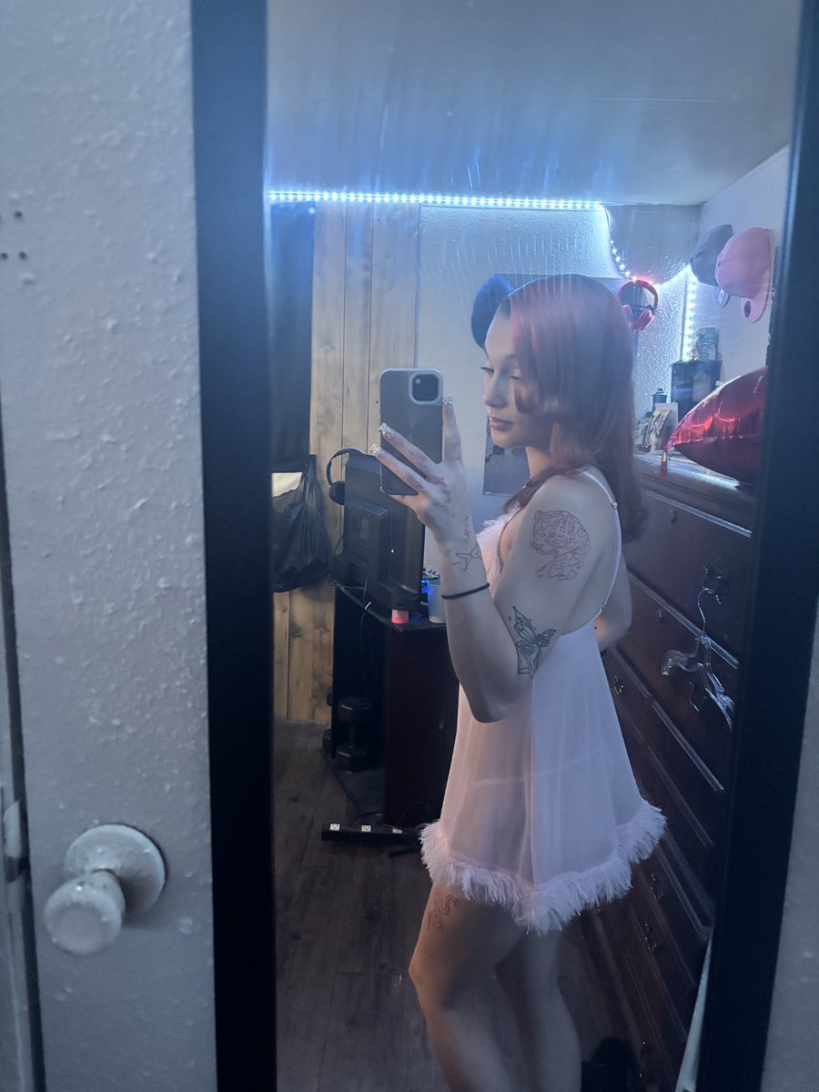 IndiaRayne8's tweet photo. Yall like my outfit?🫠
Watch me get get fucked in it😉🎥⬇️
https://t.co/VcPXWeefe0 https://t.co/dIbkKSrehX