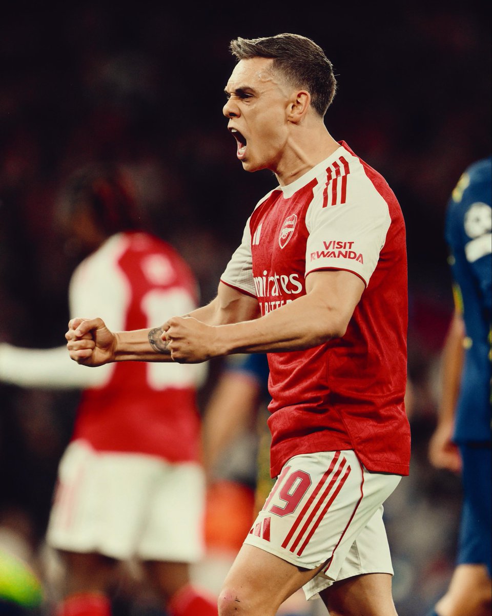 Rea1Mr's tweet photo. @Arsenal Get Trossard out mfs https://t.co/MLt9sTVqFR