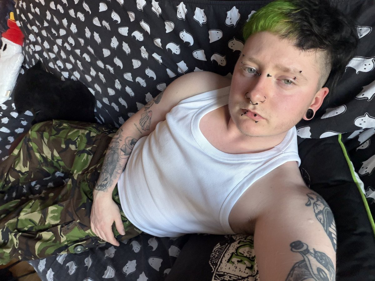 punkcmryan's tweet photo. this is very gender https://t.co/JZoaQ97MZv