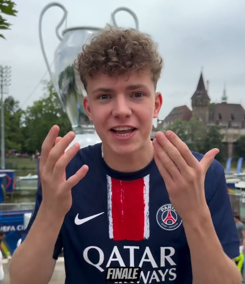 WhizzTheKid's tweet photo. 🚨AFERA! 🚨

Youtuber "Wikas" kupił bilety na mecz Ligi Mistrzów, ale pomylił miasta. Pojechał do Bukaresztu w Rumunii, zamiast do Budapesztu na Węgrzech. https://t.co/uwkEVawi1S