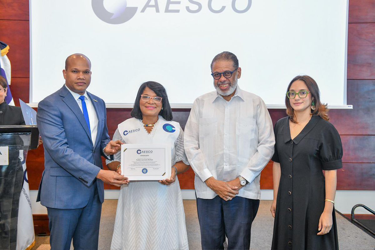 CAESCORD's tweet photo. Desde CAESCO felicitamos a esta nueva promoción y les animamos a continuar construyendo iniciativas que impacten positivamente a la sociedad dominicana. ¡Enhorabuena por este importante logro! 👏🏼

#GraduaciónCAESCO https://t.co/4nTcFqVIbL