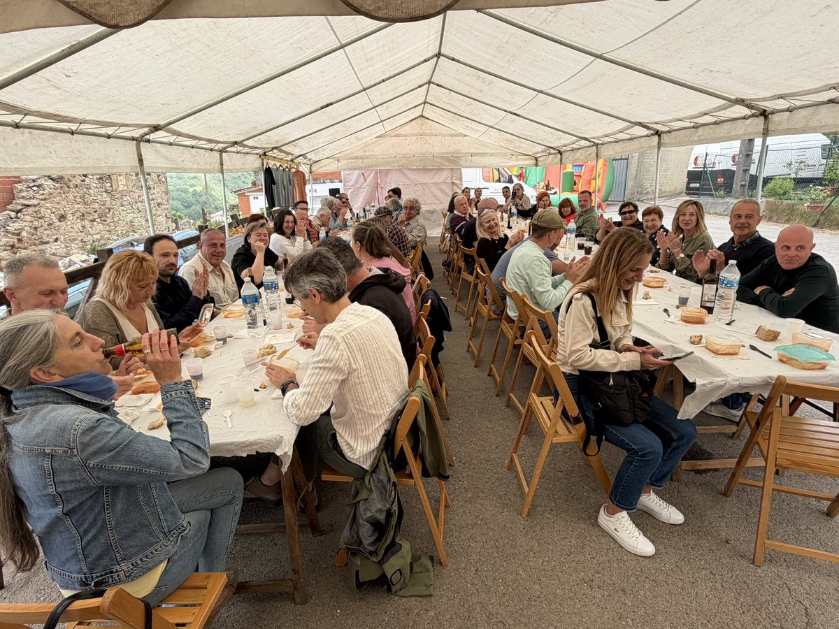 cd_naval's tweet photo. Hoy hemos acudido a la fiesta de San Fernando de Somballe en donde hemos asistido a la exposición del Club Deportivo Naval que ha organizado Fernando Ruiz. Estamos muy agradecidos por la acogida y la iniciativa 💙 https://t.co/fAIlOl6Dds
